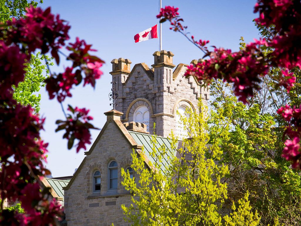 Queen's 加拿大語言學校